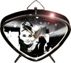 Väckarklocka: Audrey Hepburn, Black and white.